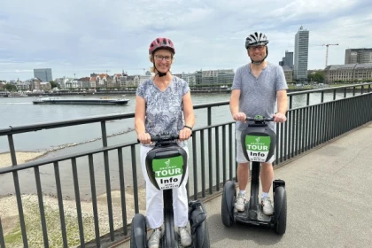 Düsseldorf: Segway-City-Tour (max. 120 Min) - app.name