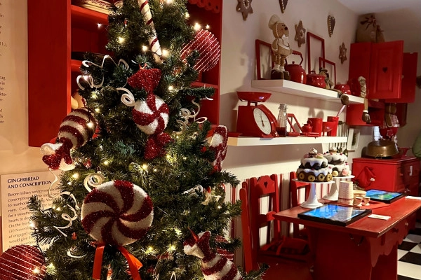 Visit to the Gingerbread Palace and Decoration Workshop - Bonjour Alsace