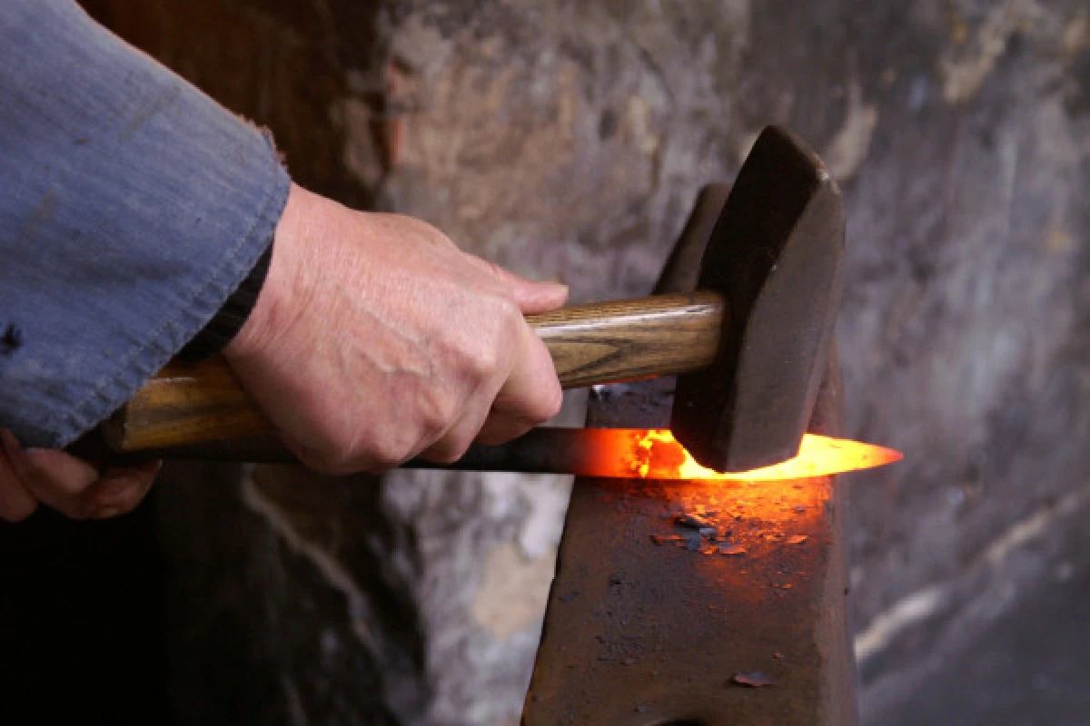 Workshop - Christmas decorations in wrought iron - Bonjour Alsace